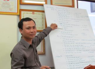 Managing people and setting objectives Photograph of Journalism training in Vietnam by David Brewer released via Creative Commons