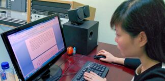 Updating an online news item Online editor in Vietnam - image by Media Helping Media released by Creative Commons BY-NC-SA 4.0