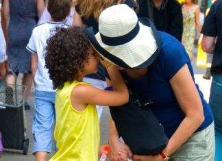 Snacking on rumour, feeding on facts Image by Ed Yourdon released via Creative Commons CC BY-SA 2.0.