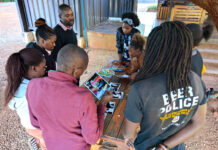 Citizen reporting to citizen journalism Mobile journalism training Harare, Zimbabwe. Image shared via Creative Commons BY-NC-SA 4.0