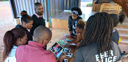 Mobile journalism training Harare, Zimbabwe. Image shared via Creative Commons BY-NC-SA 4.0