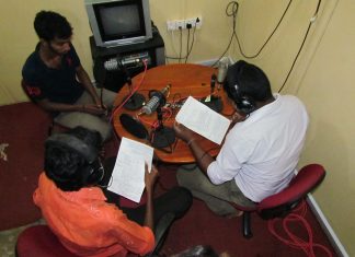How to produce a radio news bulletin Radio training Jaffna, Sri Lanka. Image by David Brewer released via Creative Commons BY-NC-SA 4.0