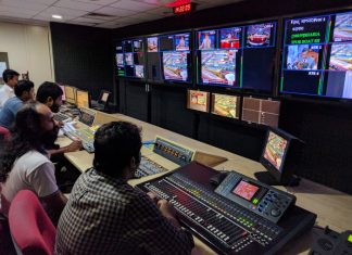 Handling breaking news Slide by David Brewer released via Creative Commons BY-NC-SA 4.0.