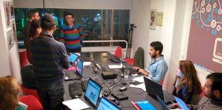 Setting online news priorities Slide by David Brewer released via Creative Commons BY-NC-SA 4.0.