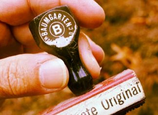 Attribution and plagiarism Image by woodleywonderworks released under Creative Commons