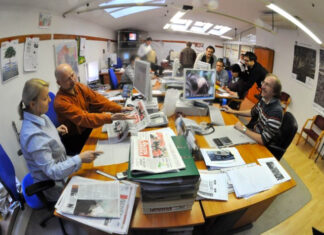 Journalistic roles and responsibilities Gazeta Lubuska Newsroom image by PawelJanczaruk released via Wikimedia Commons