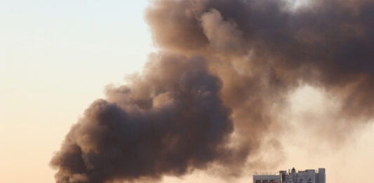 Image of a fire in a city building by Olga Oginskaya from Pixabay