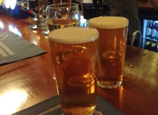 Off-the-record chat – scenario Image by Media Helping Media released via Creative Commons BY-NC-SA 4.0