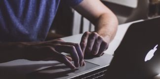 Prompting AI for journalism Image of man typing on a computer by Negative Space and released under Creative Commons.