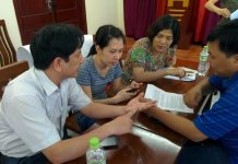 Critical thinking for journalists Journalists in Vietnam applying critical thinking to story treatment - image by David Brewer