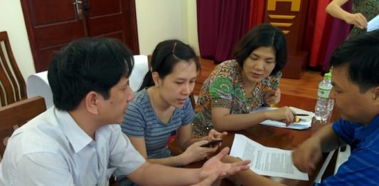 Journalists in Vietnam applying critical thinking to story treatment - image by David Brewer